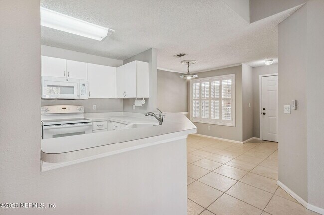 Building Photo - 800 Ironwood Dr
