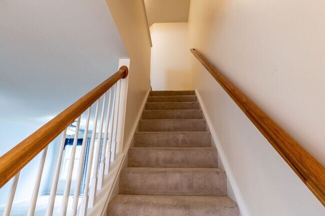 Building Photo - 2455 N Berkshire Rd