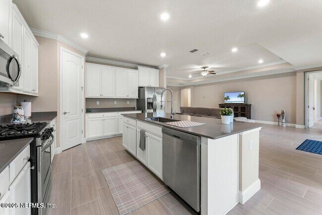 Building Photo - 360 Tintamarre Dr