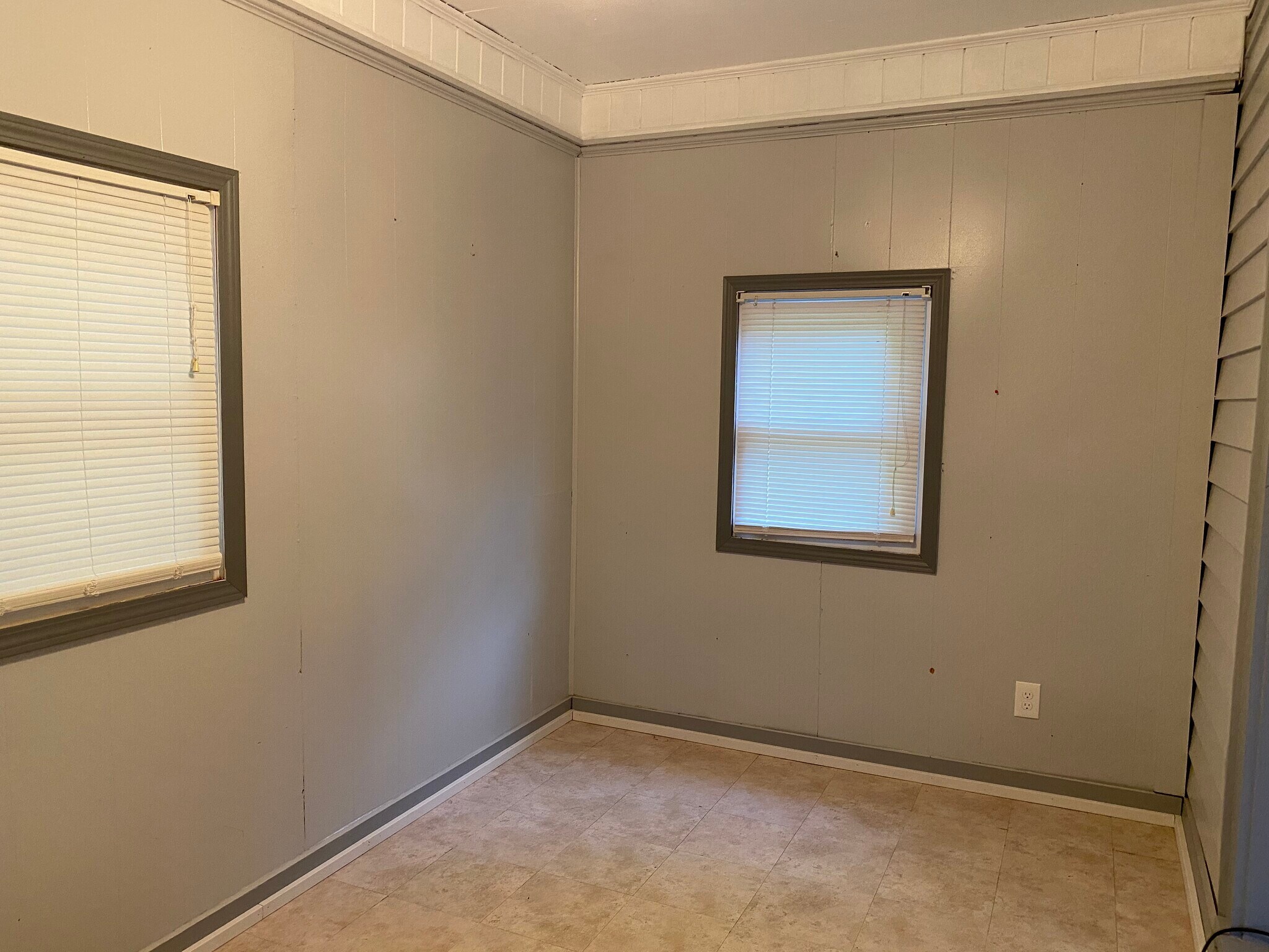 Large sized bedrooms - 206 Griffith St