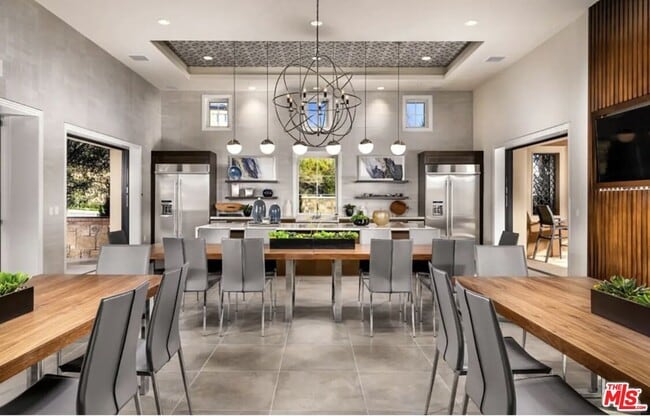 Building Photo - 20818 Bur Oak Cir