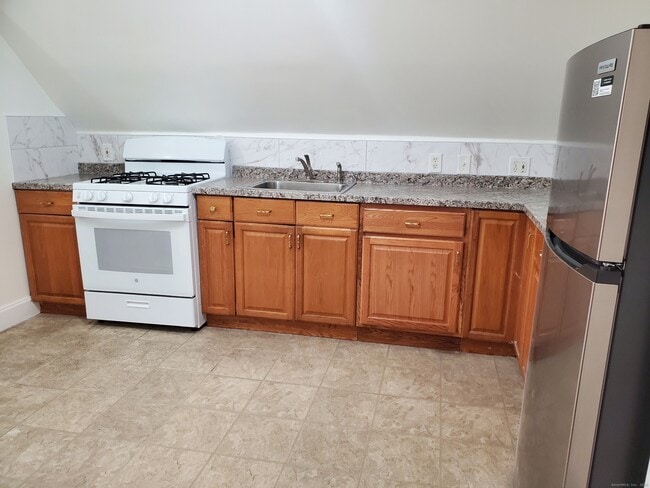 Building Photo - 319 Maplewood Ave