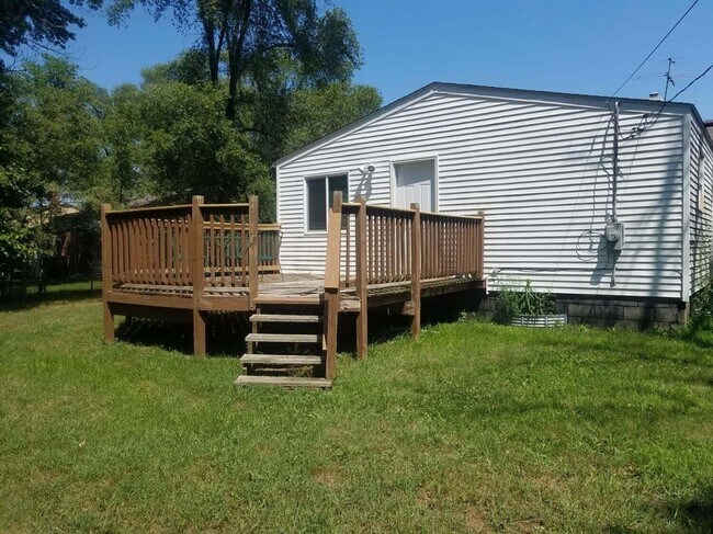 Building Photo - 1420 Gattegno St