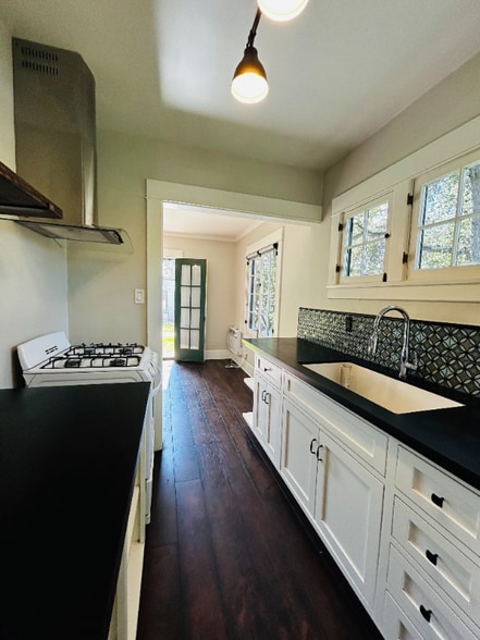 Building Photo - 444 S Euclid Ave