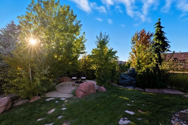 Building Photo - Beacon Point 5 Bedroom Ranch, 3-Car Garage...