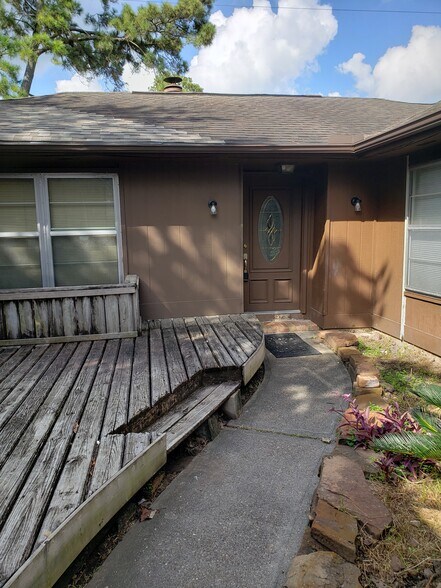 Building Photo - 23103 Good Dale Ln