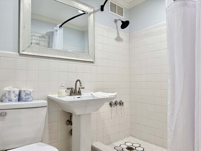 Building Photo - 215 Piedmont Ave NE