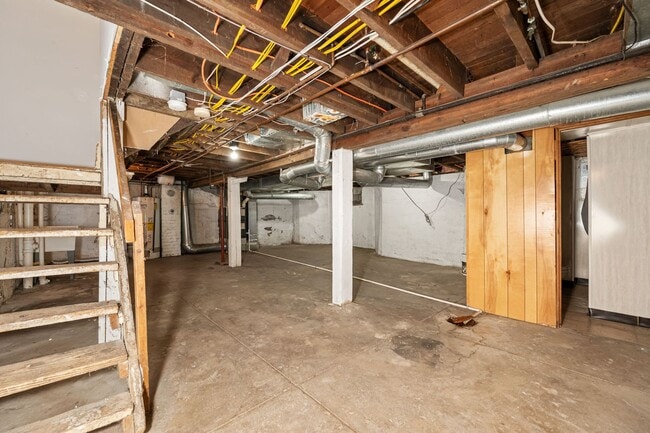 Building Photo - Madisonville- Charming 3+ bedroom 1.5 Bath, 1 car detached