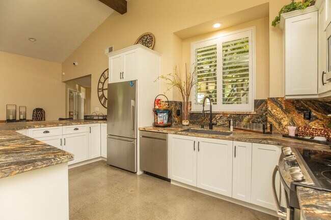 Interior Photo - Sierra Ridge