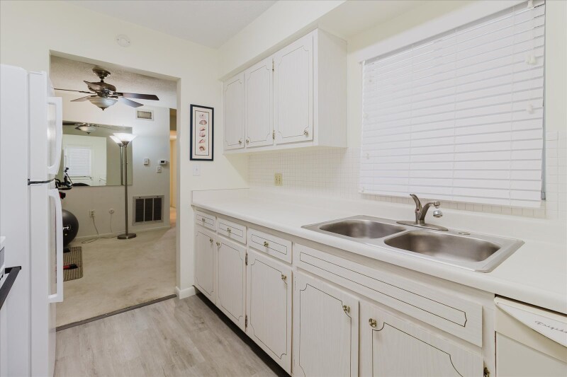 Building Photo - 2348 Shelley St