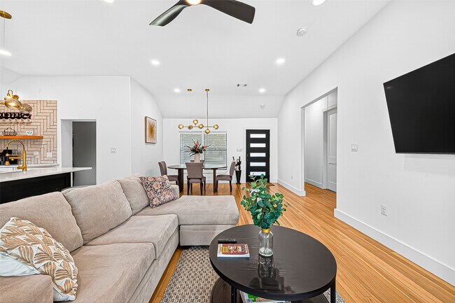 Building Photo - 5121 Locust St