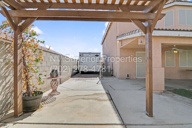 Building Photo - NW!! 4 bedrooms!! Bed & Bath DownStairs!!! RV Parking!!! Synthetic Grass Front yard!! Real Grass ...