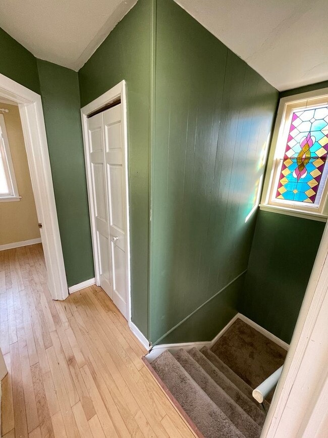 Building Photo - Available September - 2 Bedroom, 1 Bath New Reno!