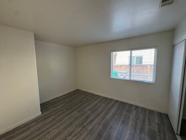 Building Photo - Beautiful home with option to expand