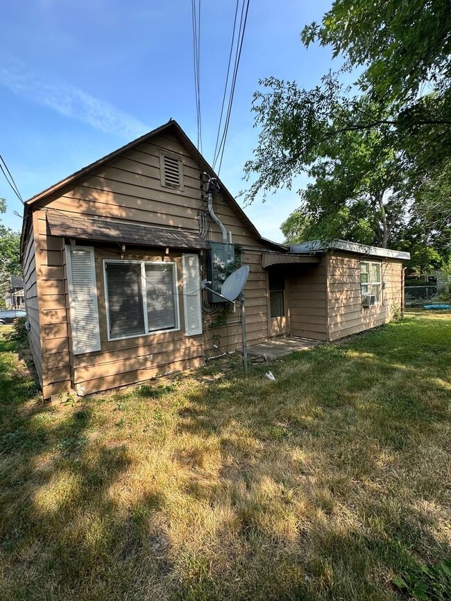 Building Photo - 2415 N 19th St