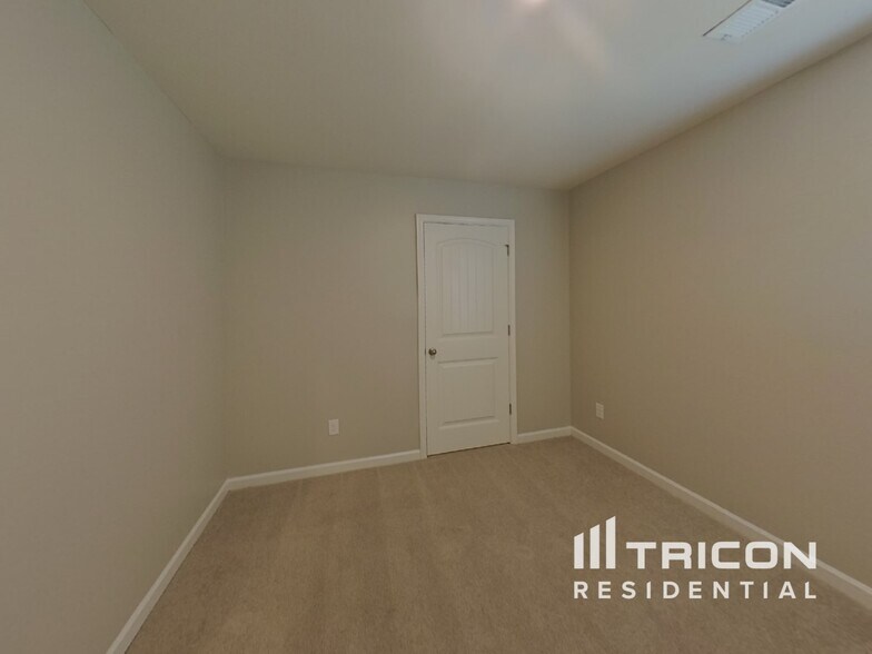 Building Photo - 864 Bentley Dr