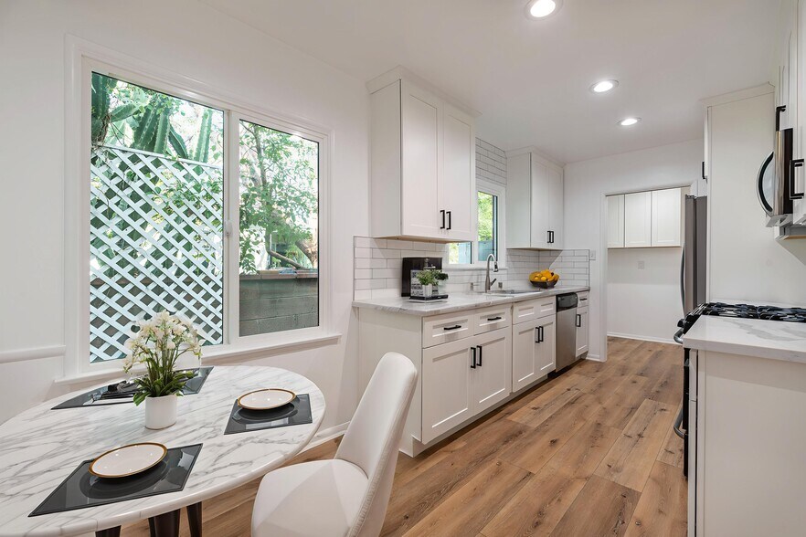 Building Photo - 14028 Cantlay St