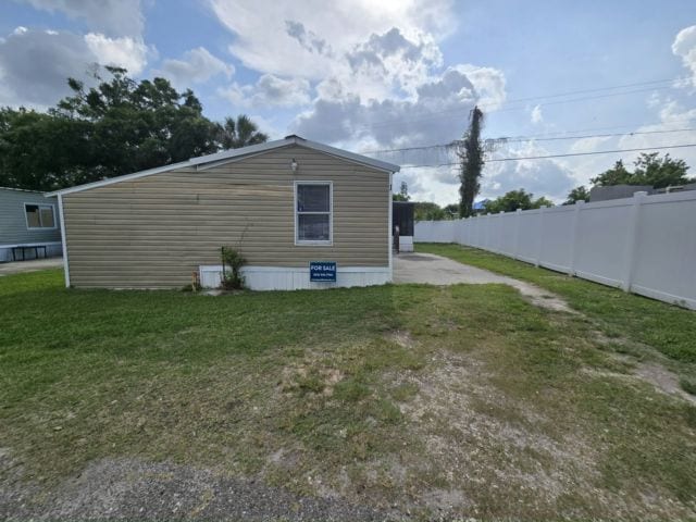 Primary Photo - 11211 East Bay Rd
