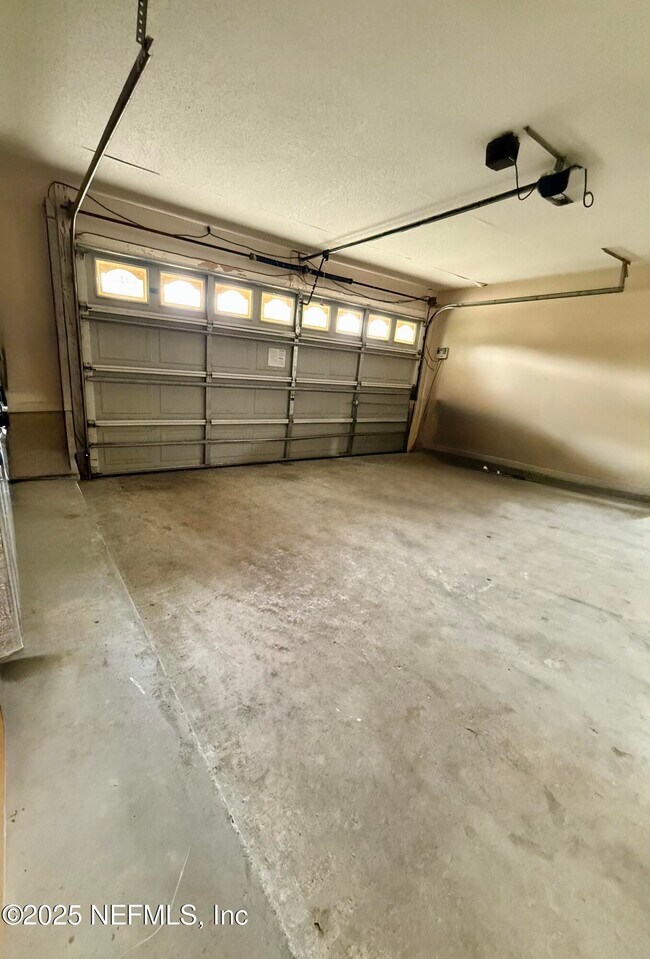 Building Photo - 13056 Clearbrook Ct
