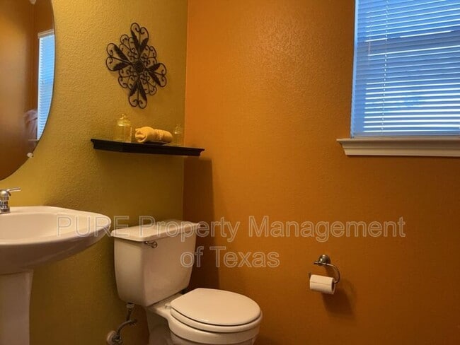 Building Photo - 108 Covey Ln