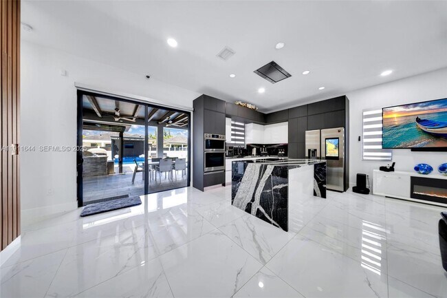 Building Photo - 1550 SW 89th Ct