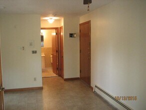 Building Photo - YEARLY - 1 bedroom Dennisport Condo - 2nd ...