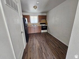Building Photo - 215 N 400 W