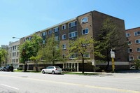 Building Photo - 7120 N Sheridan Rd