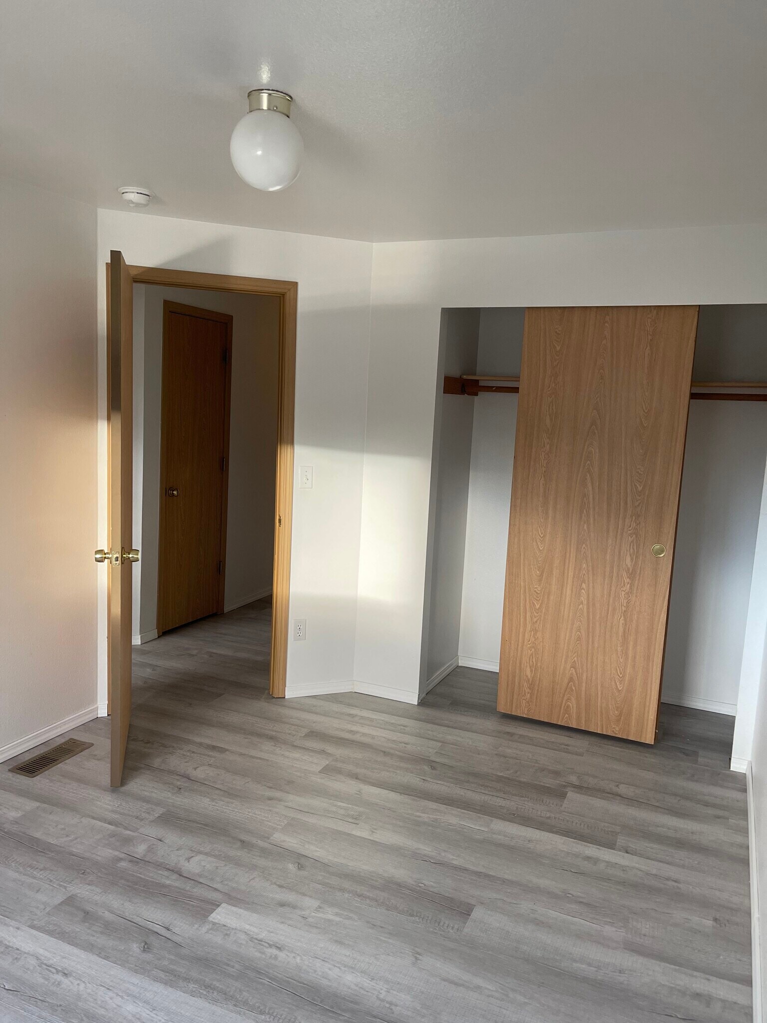 Building Photo - 242 Bower Ln