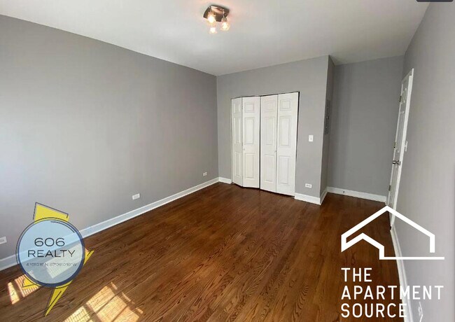 Building Photo - 2704 W Arthur Ave