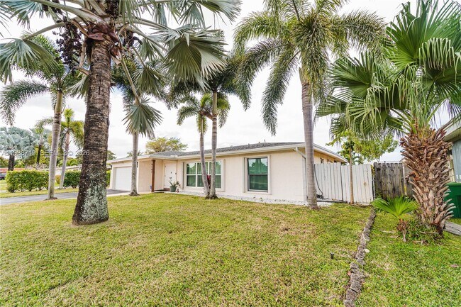 Building Photo - 8107 NW 74th Ave