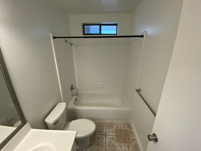 Building Photo - 705-709 E St