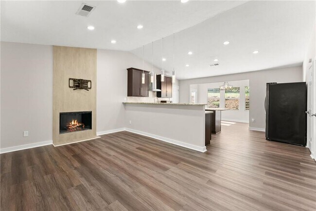 Building Photo - 2050 Shaffer Rd