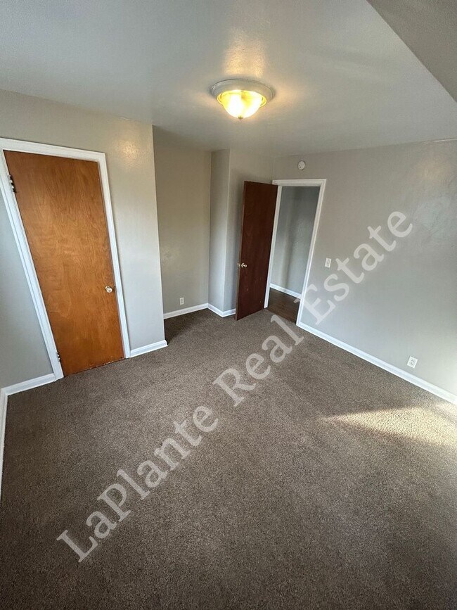 Building Photo - Well-Located 3-Bedroom Home Near Library Village