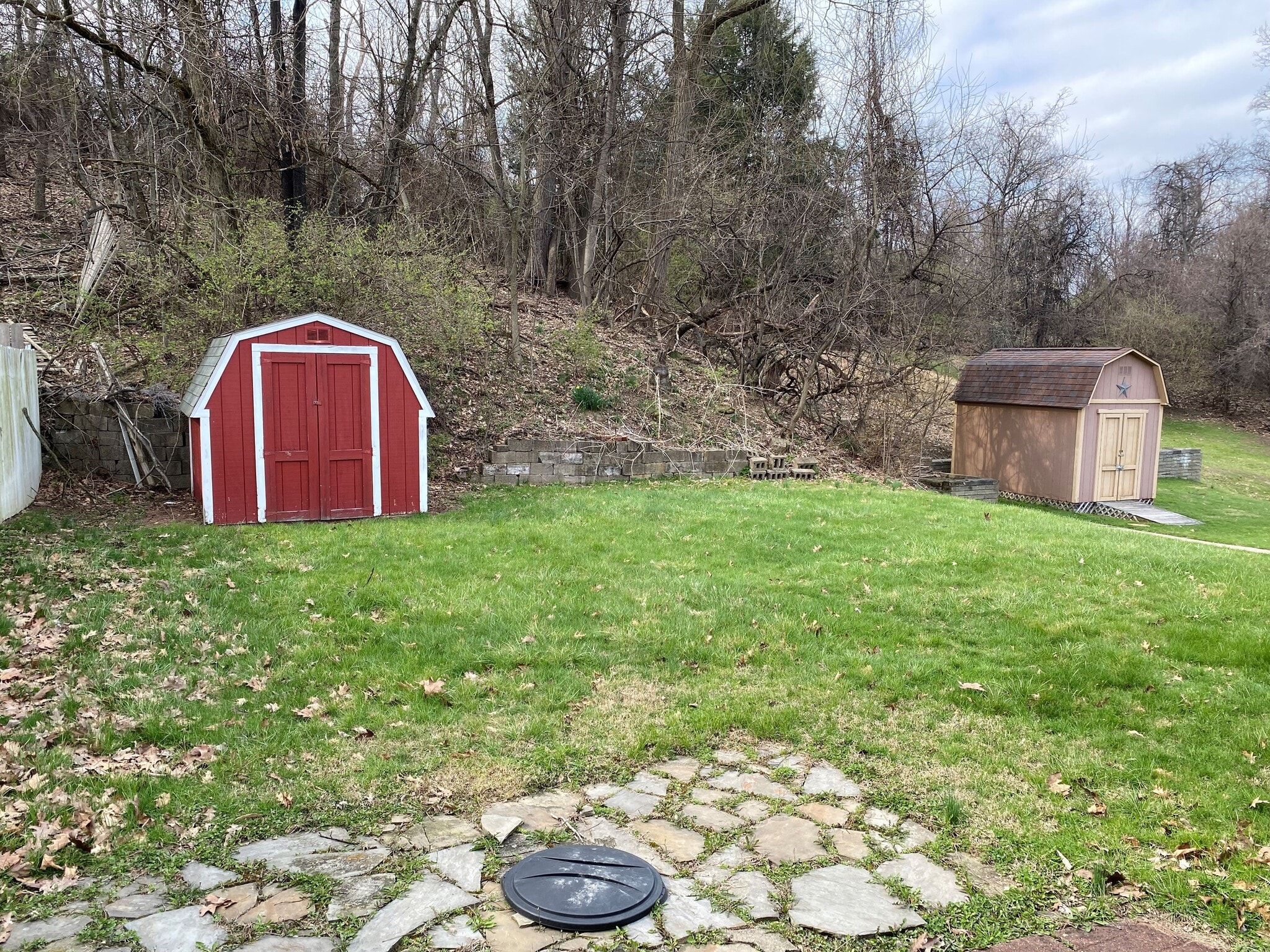 Building Photo - 906 Woodland Ave