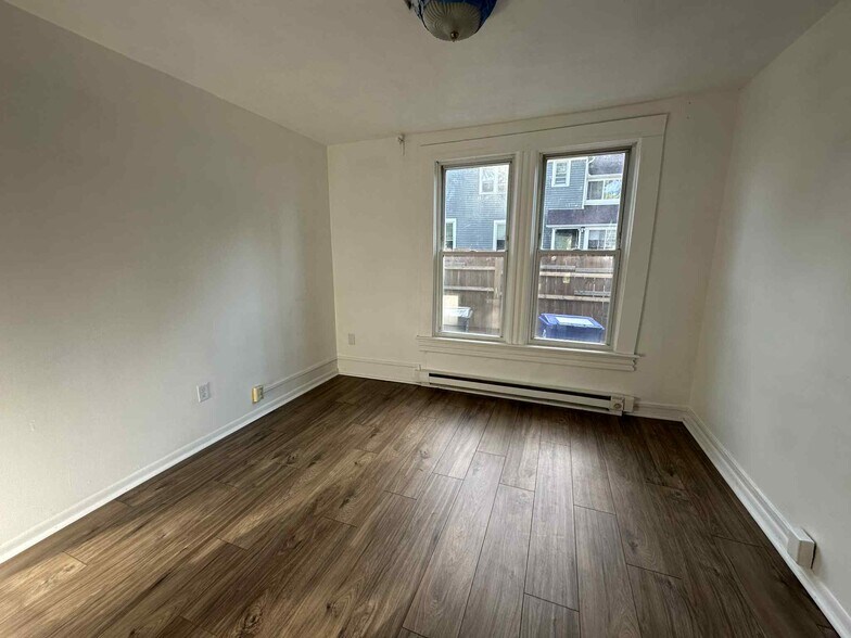Building Photo - 545 Brainerd Ave