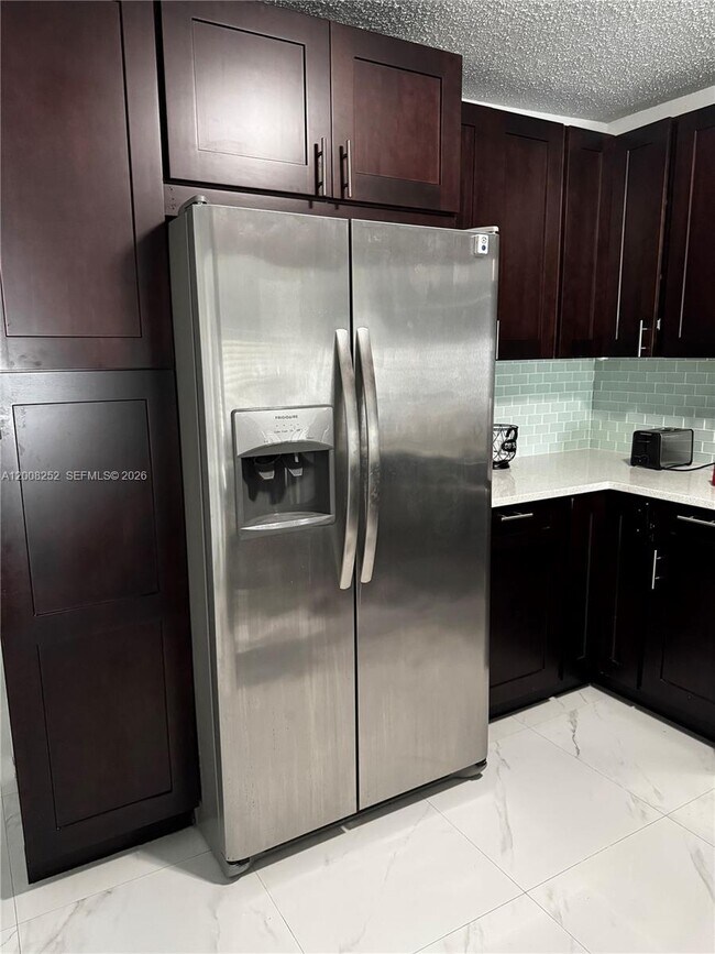 Building Photo - 1740 NE 56th St