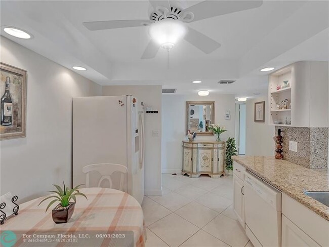 Building Photo - 1150 Hillsboro Mile-