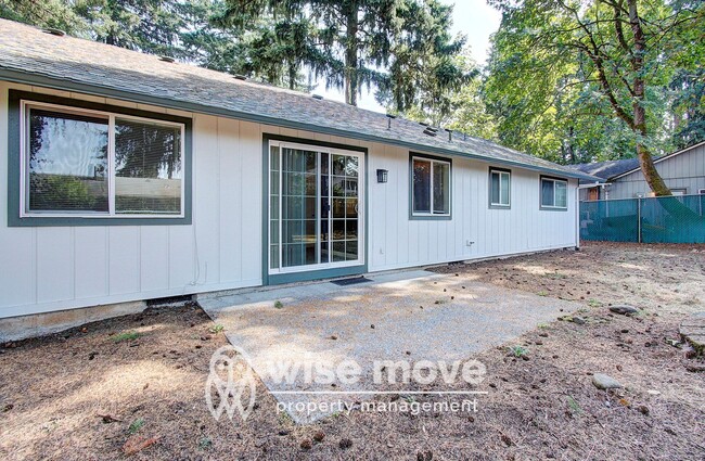 Building Photo - Newly Renovated 3 bedroom with HUGE yard