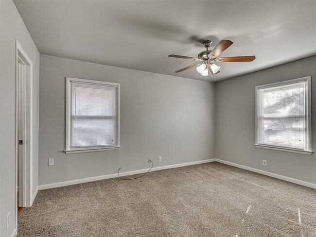 Building Photo - 2641 Kent Dr