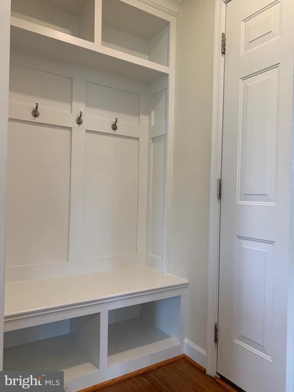 Building Photo - 6922 Lunette Ln