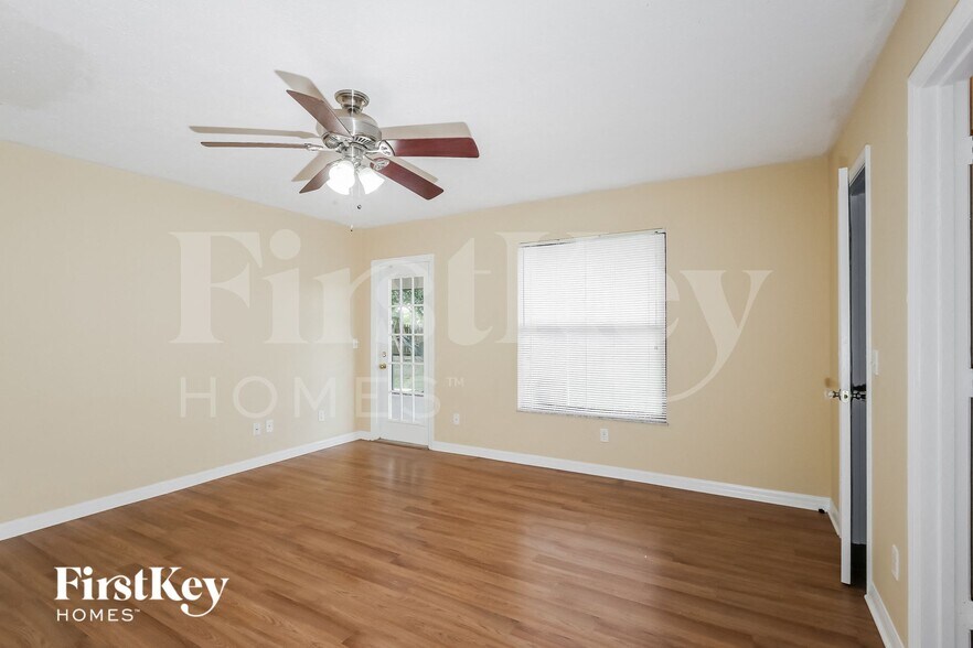 Building Photo - 2078 SW Idaho Ln