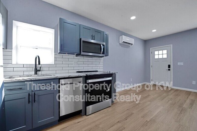 Building Photo - 786 Thomas Ave