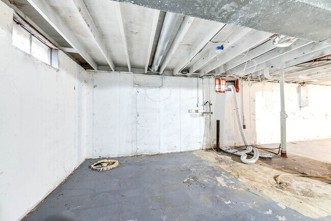 Building Photo - Charming 3-Bedroom Ranch Home in Hazelwood School District