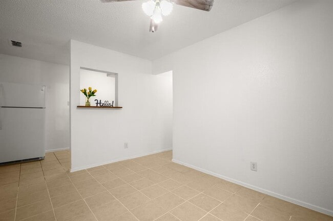 Building Photo - 300 Provines Dr