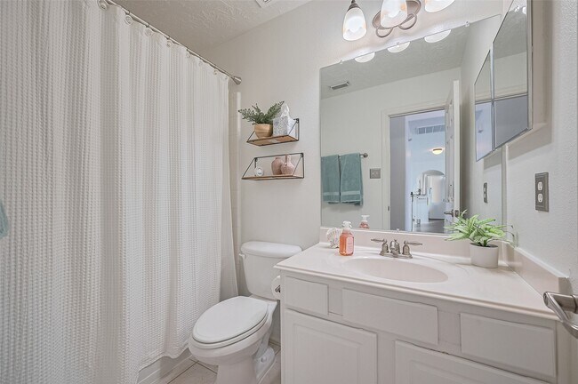 Building Photo - 21506 Avalon Queen Dr