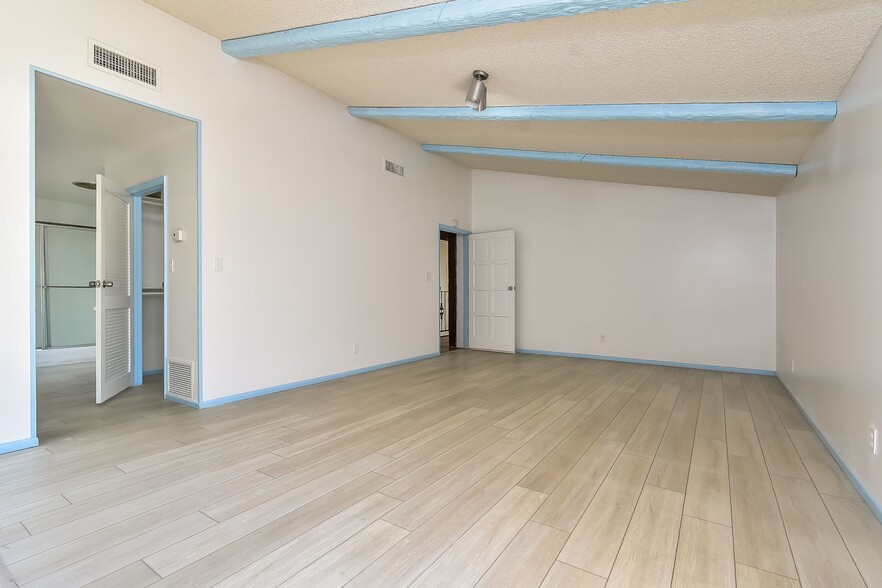Building Photo - 2413 Plaza Del Grande