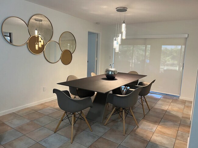 Building Photo - 3537 SE 1st Pl