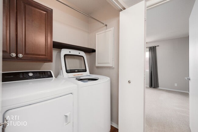 Building Photo - 2BR/2BA Condo in Rock Springs II - Small Pets Welcome