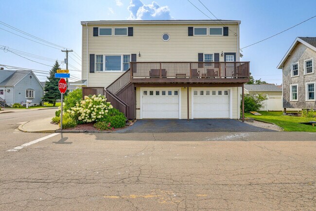 Building Photo - 47 Cosey Beach Ave